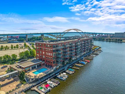 $1,250,000 | 541 East Erie Street, Unit 302, Milwaukee, WI 53202