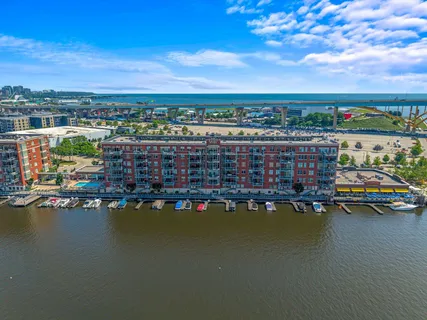 $1,250,000 | 541 East Erie Street, Unit 302, Milwaukee, WI 53202