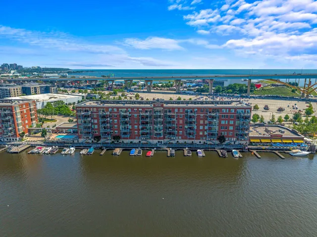 $1,250,000 | 541 East Erie Street, Unit 302, Milwaukee, WI 53202