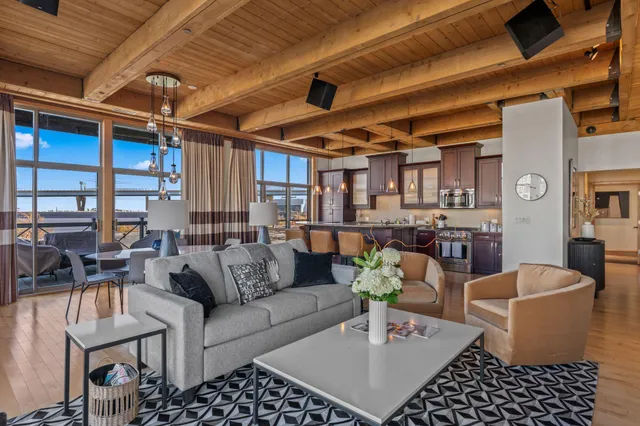 $1,250,000 | 541 East Erie Street, Unit 302, Milwaukee, WI 53202