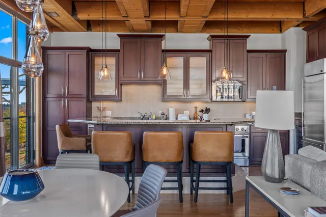$1,250,000 | 541 East Erie Street, Unit 302, Milwaukee, WI 53202