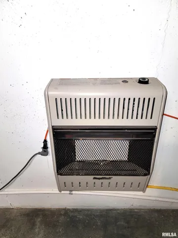 $365,000 | 365 Hanging Rock Road, Flora, IL 62839