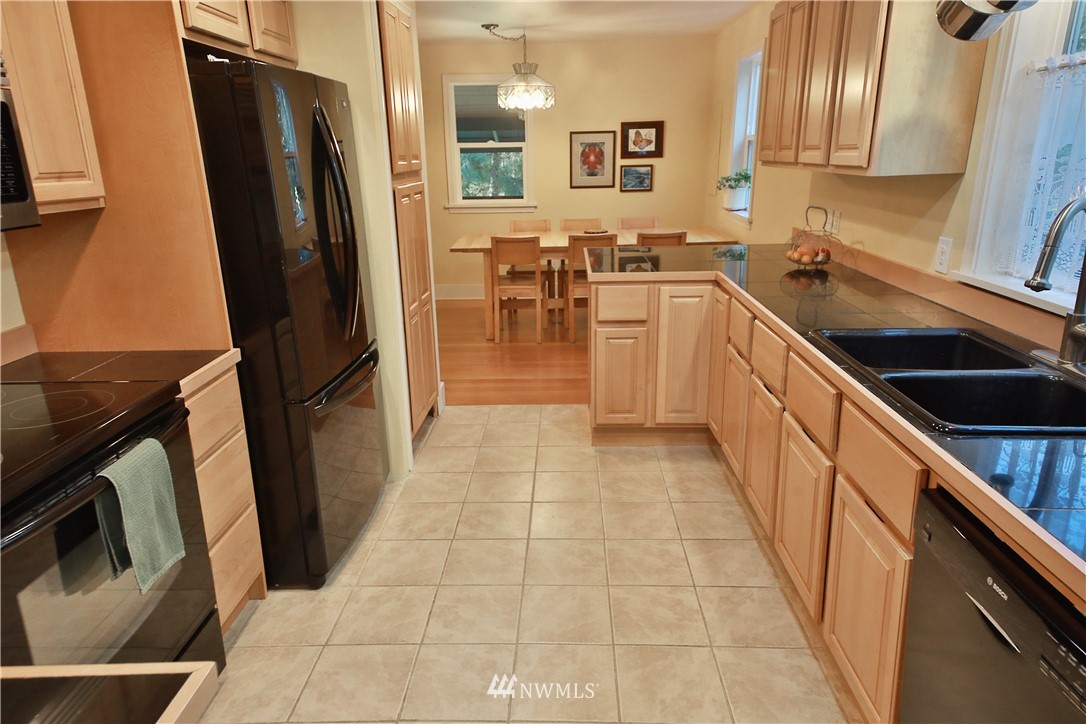 6427 Maxwelton Road Clinton, WA 98236 - Photo 9 of 40 Gallery Image 9