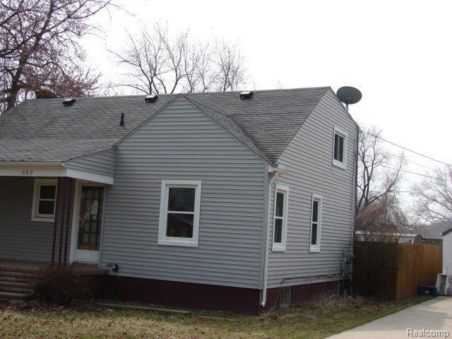 1869 South Custer Road Monroe, MI 48161 - Photo 3 of 16 Right Side