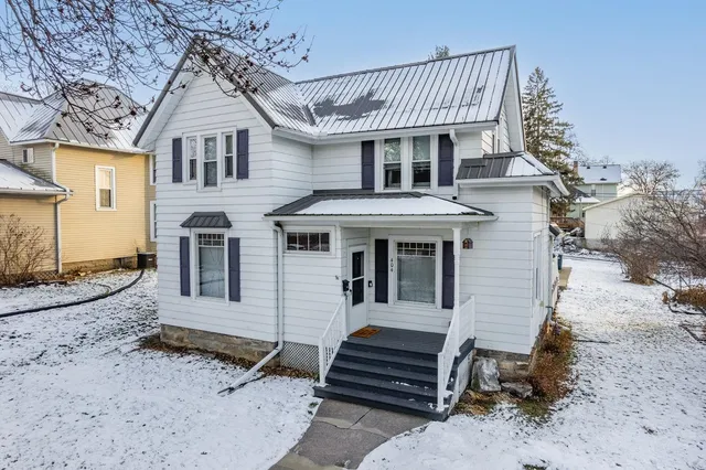 $250,000 | 404 3rd Street, Baraboo, WI 53913
