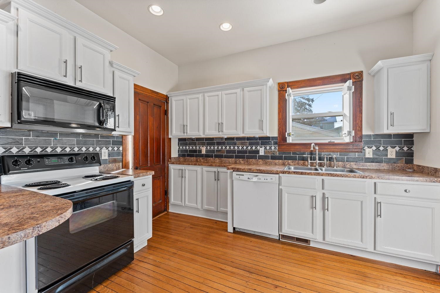 404 3rd Street Baraboo, WI 53913 - Photo 12 of 45