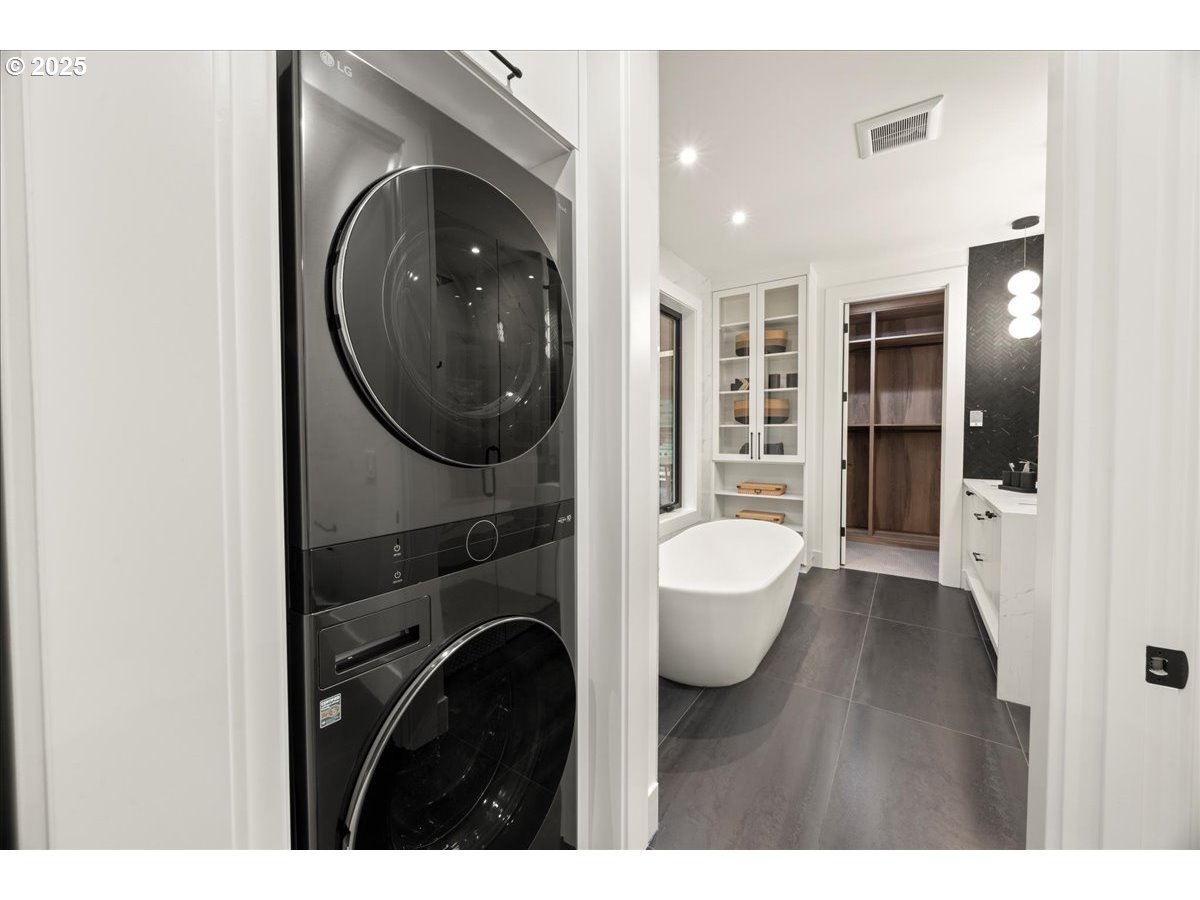 1572 Chandler Road Lake Oswego, OR 97034 - Photo 34 of 47 a bathroom with a sink and mirror