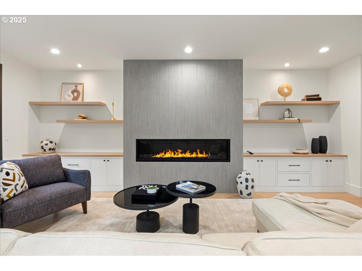 1572 Chandler Road Lake Oswego, OR 97034 - Photo 7 of 47 a kitchen with a stove and a refrigerator