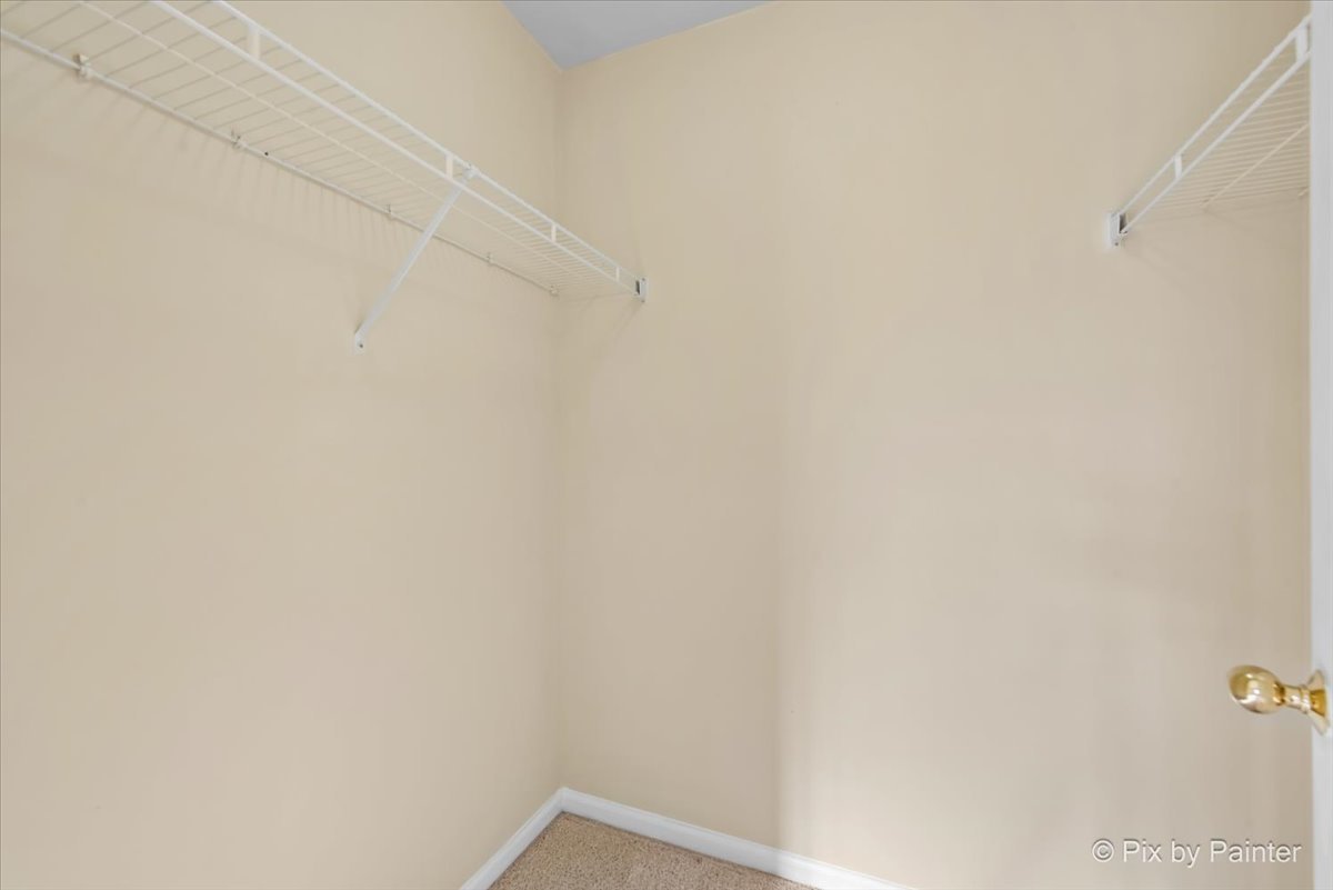 1023 Berkshire Court, Unit C Elgin, IL 60120 - Photo 21 of 54 a view of a small space