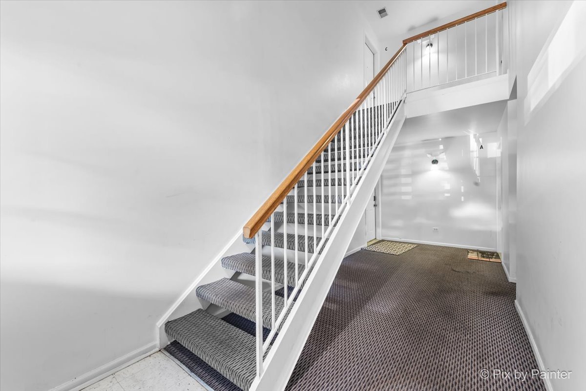 1023 Berkshire Court, Unit C Elgin, IL 60120 - Photo 26 of 54 a view of entryway