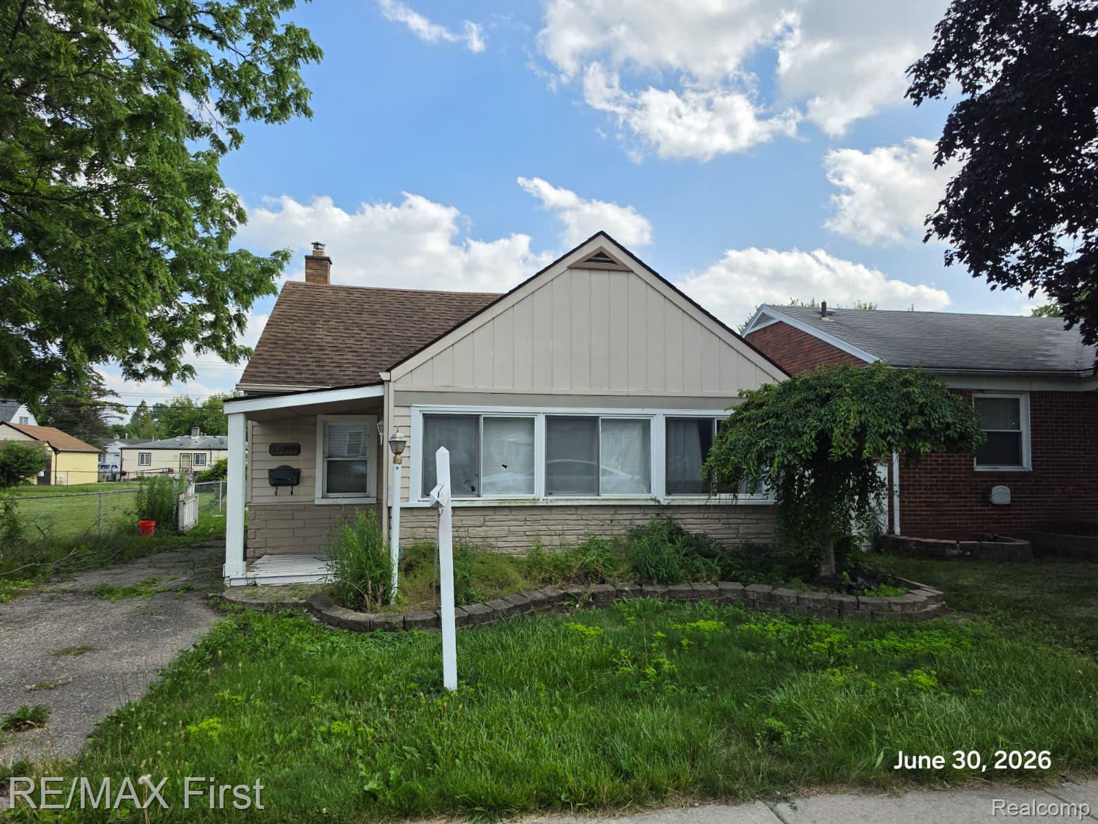 13346 Toepfer Road Warren, MI 48089 - Photo 1 of 9 Single-story residence featuring a covered front porch and a gabled roofline