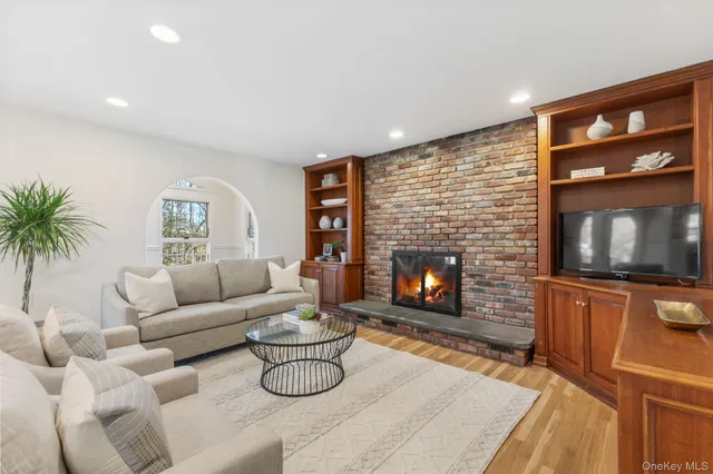 $2,200,000 | 21 Kolbert Drive, Scarsdale, NY 10583