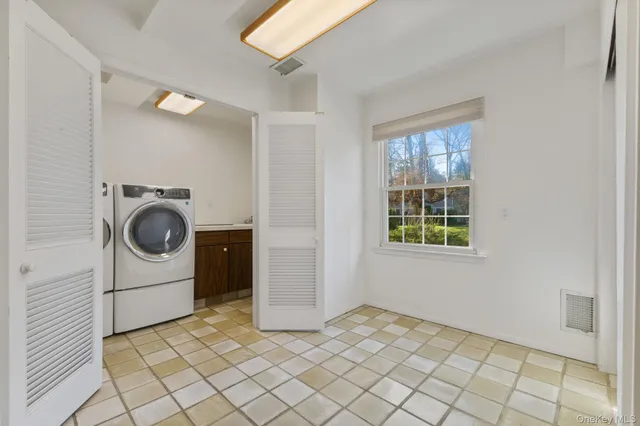 $2,200,000 | 21 Kolbert Drive, Scarsdale, NY 10583