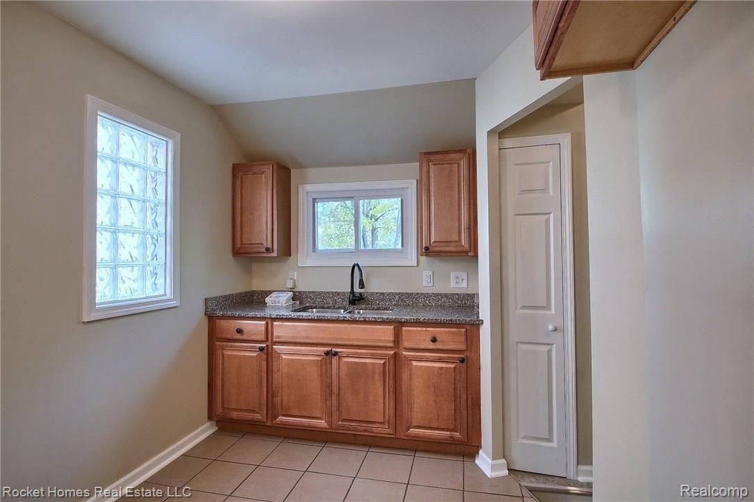16748 Rutherford Street Detroit, MI 48235 - Photo 9 of 13 Kitchen.jpg