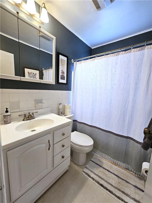 57 Old York Road Washington, PA 15301 - Photo 14 of 25 a bathroom with a toilet sink and mirror