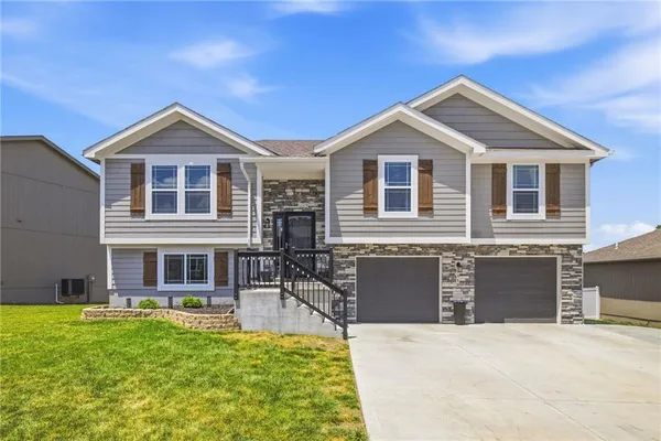 $359,000 | 1310 Southwest Burns Circle, Oak Grove, MO 64075
