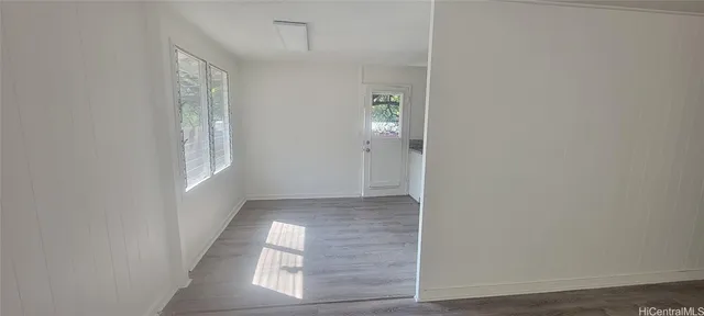 a view of entryway with window