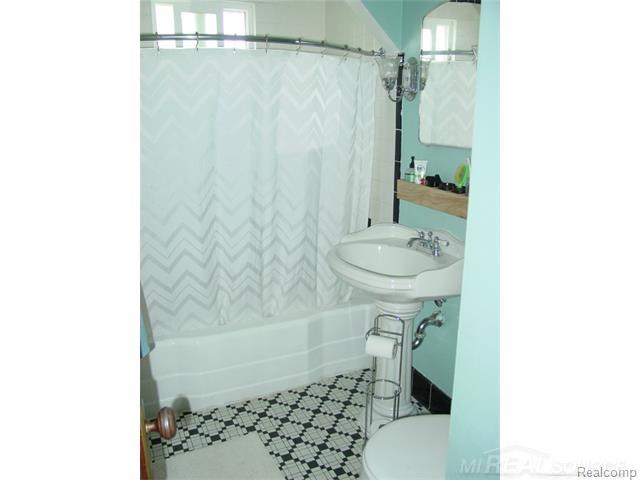 2676 Gerald Avenue Rochester Hills, MI 48307 - Photo 19 of 22