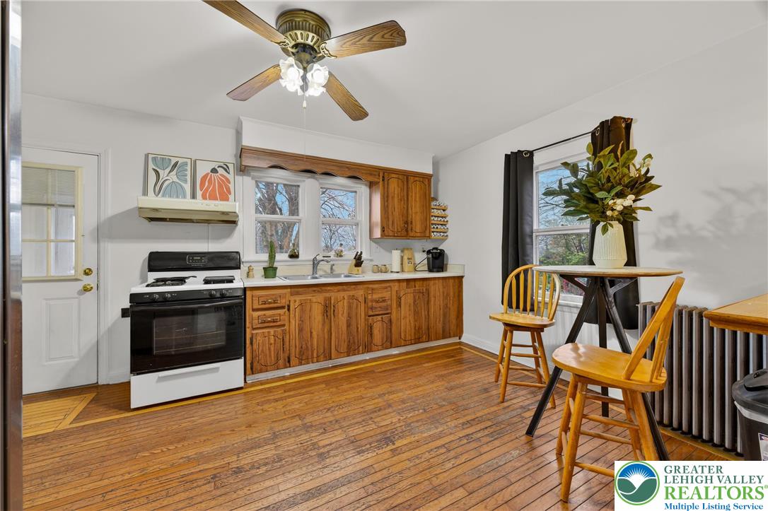 3540 Carter Road Bethlehem, PA 18020 - Photo 12 of 33 a kitchen with stainless steel appliances a stove a chandelier and a dining table