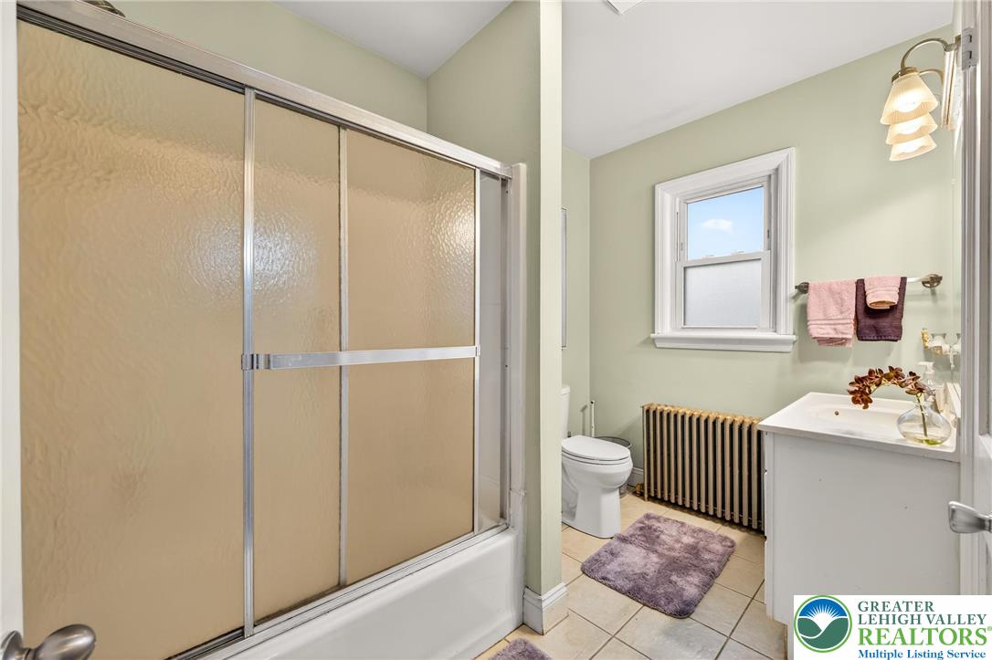 3540 Carter Road Bethlehem, PA 18020 - Photo 19 of 33 a bathroom with a sink toilet and shower