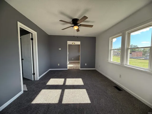 $139,900 | 512 West Mississippi Avenue, Mitchell, IN 47446