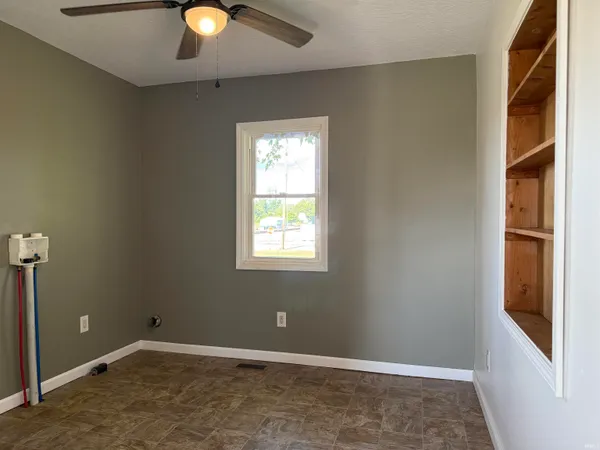 $139,900 | 512 West Mississippi Avenue, Mitchell, IN 47446