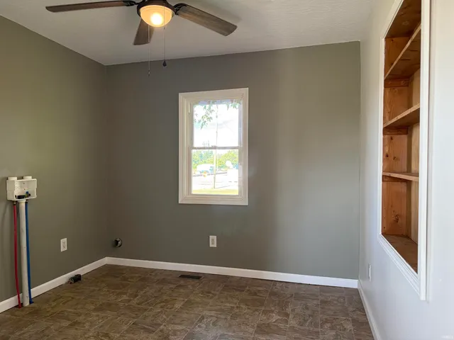 $139,900 | 512 West Mississippi Avenue, Mitchell, IN 47446