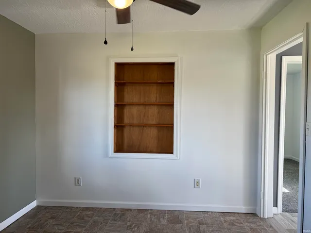 $139,900 | 512 West Mississippi Avenue, Mitchell, IN 47446