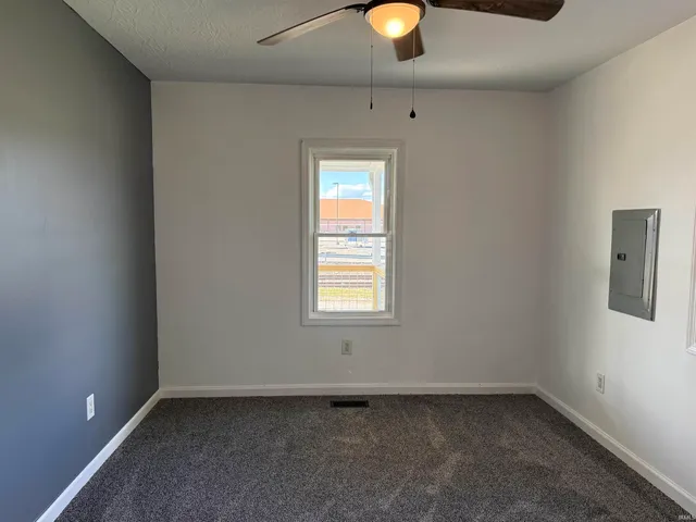 $139,900 | 512 West Mississippi Avenue, Mitchell, IN 47446