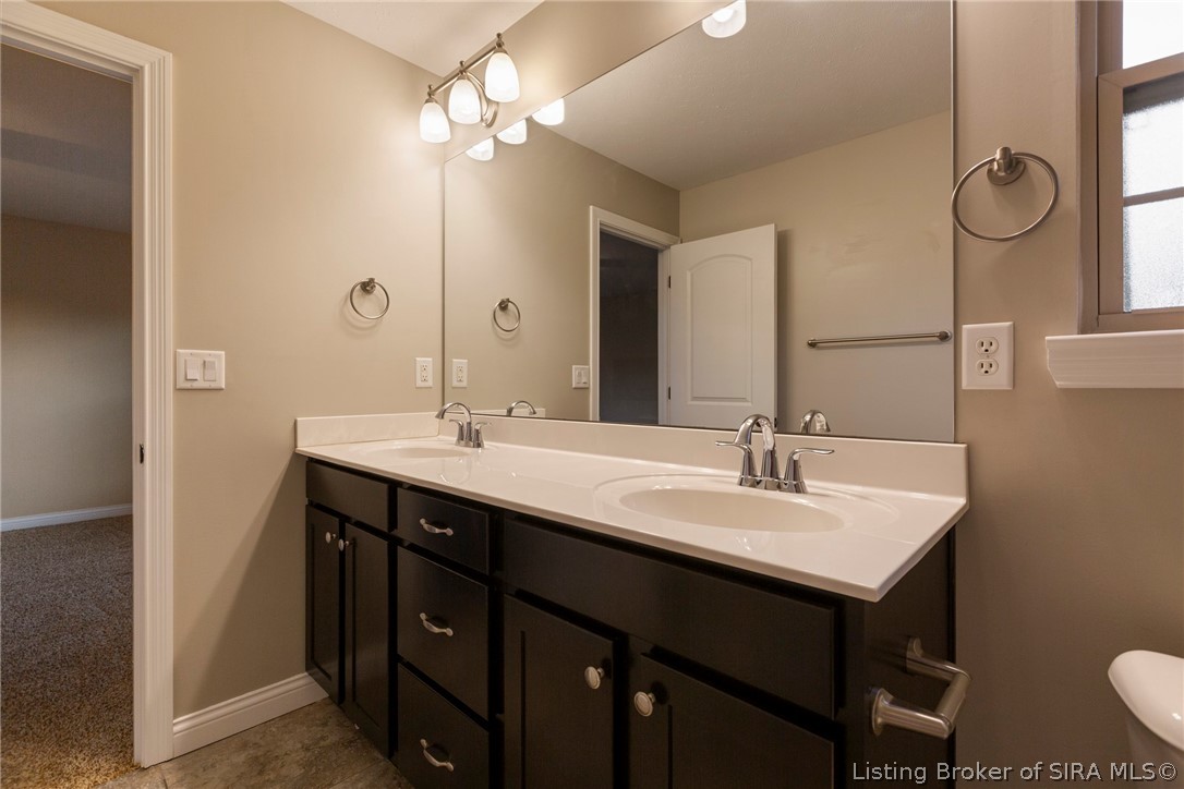 611 Knob Hill Road New Albany, IN 47150 - Photo 24 of 37 Owner's Suite Bath