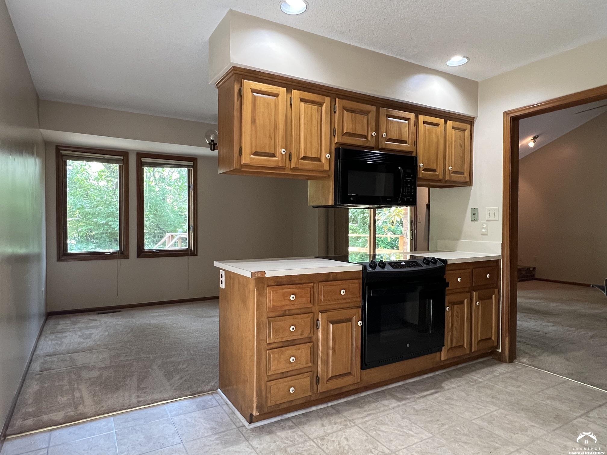 3607 Boulder Court Lawrence, KS 66049 - Photo 9 of 72