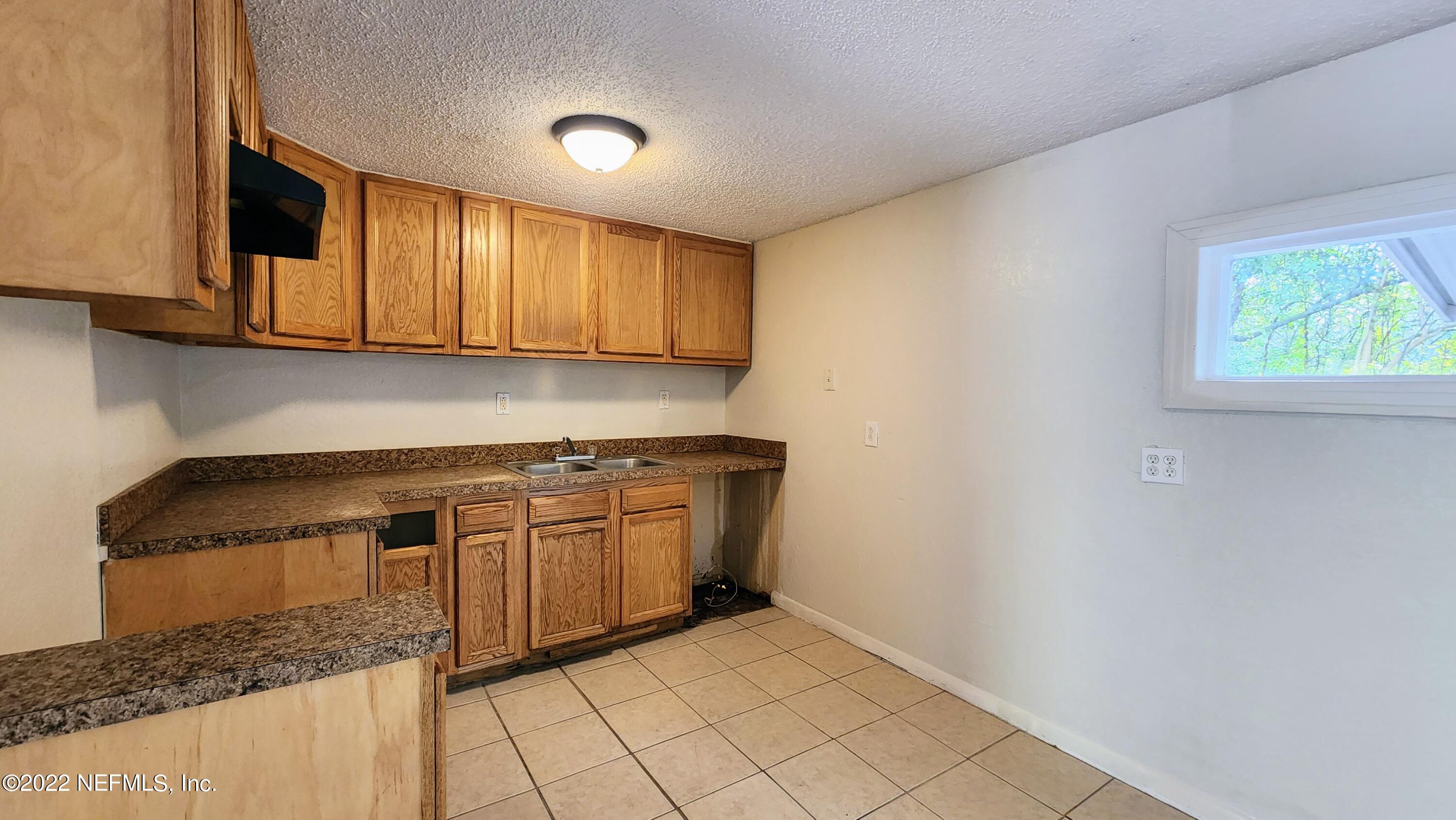 1786 Merivale Road South Jacksonville, FL 32208 - Photo 8 of 16 20221116_142741