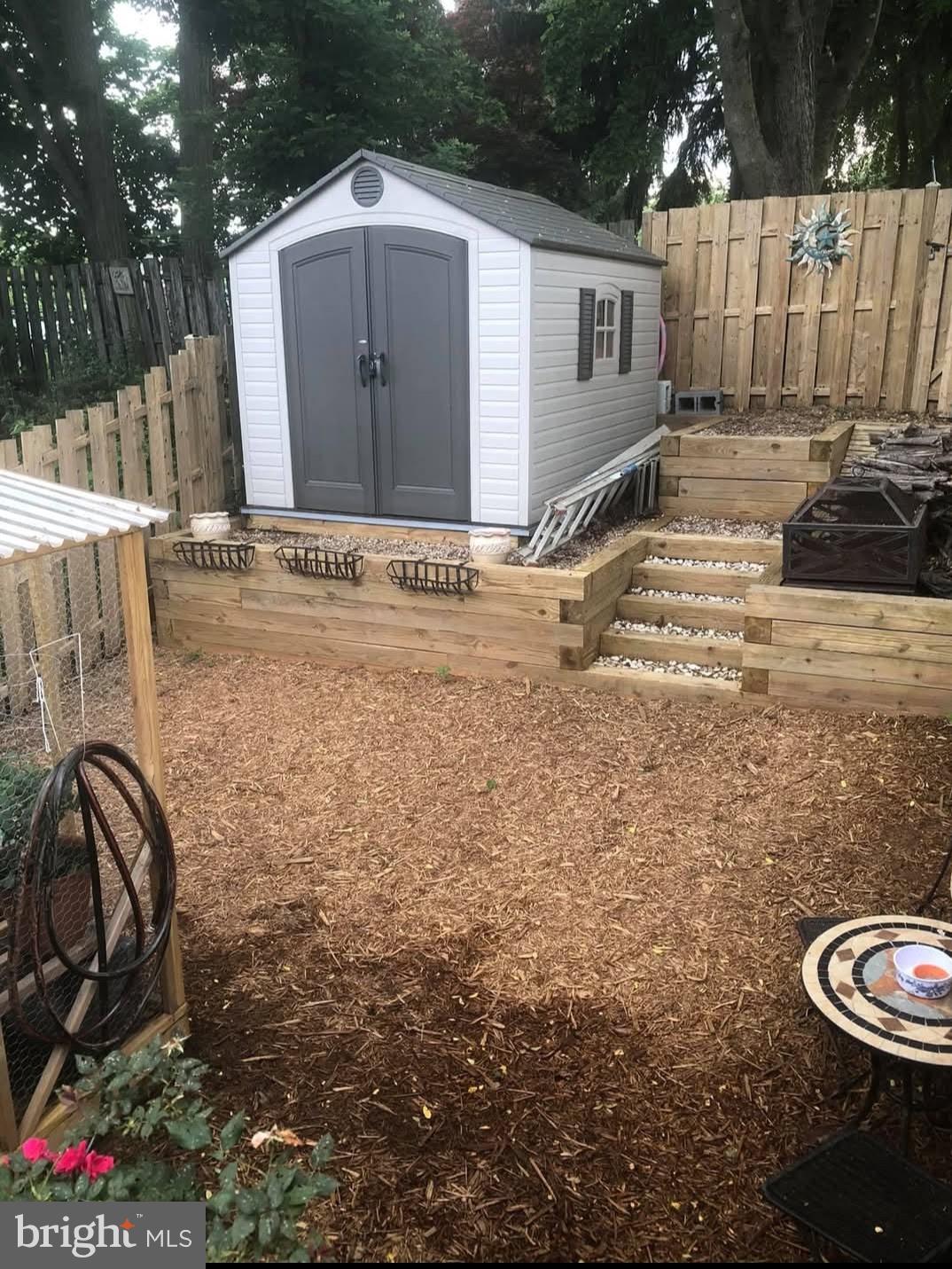 25510 Coltrane Drive Damascus, MD 20872 - Photo 28 of 50 a backyard of a house