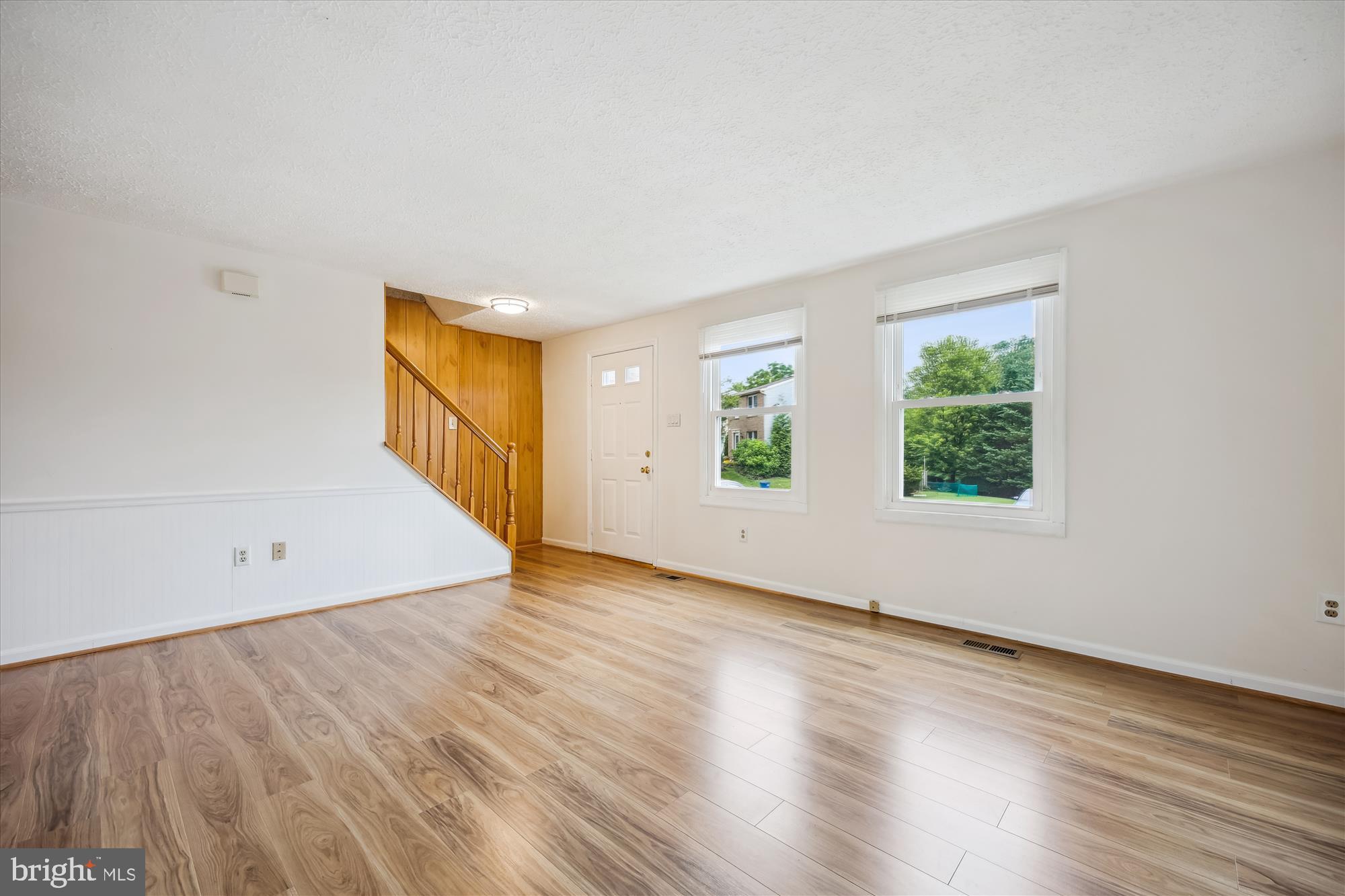 25510 Coltrane Drive Damascus, MD 20872 - Photo 5 of 50 Living Room