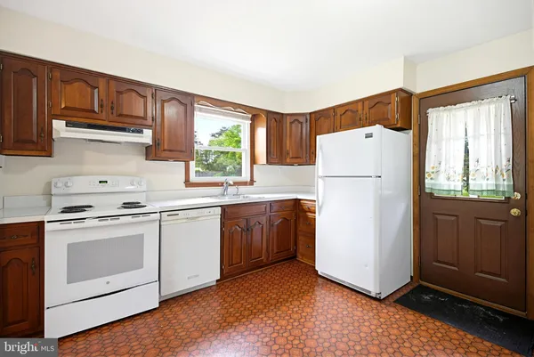 $2,000 | 416 Magnolia Road, Mount Laurel, NJ 08054