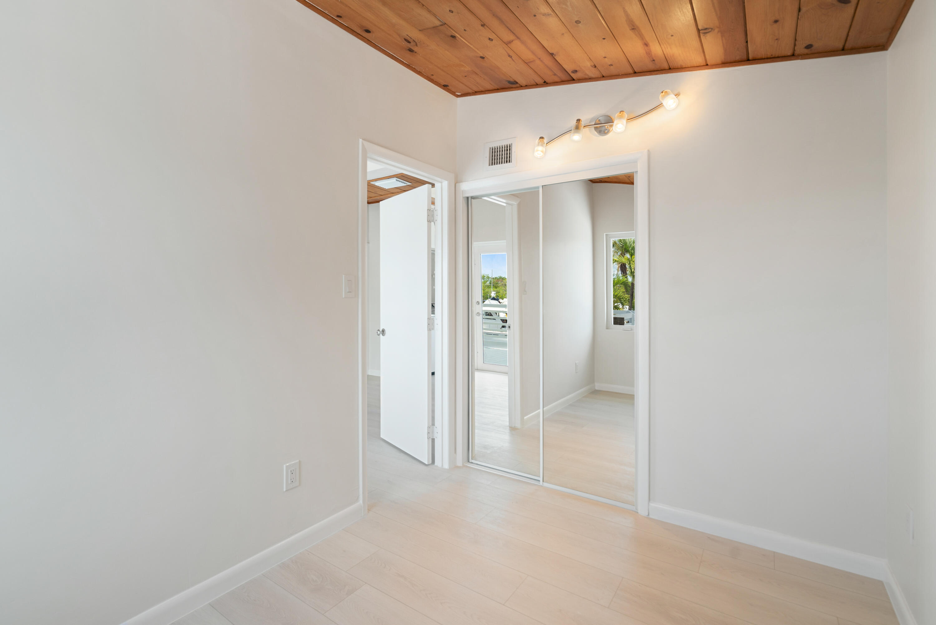 415 Big Pine Road Key Largo, FL 33037 - Photo 17 of 35