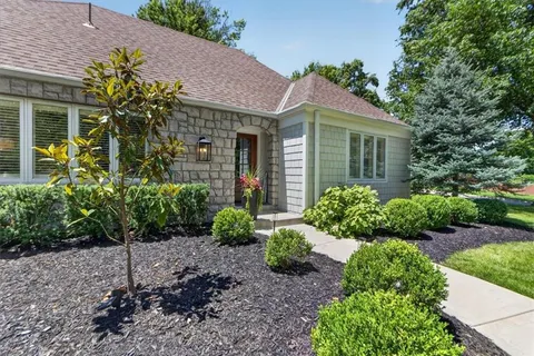 $1,250,000 | 5726 Howe Drive, Fairway, KS 66205