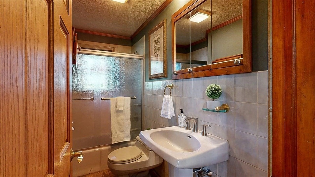 227 Gore Road Webster, MA 01570 - Photo 16 of 35 Gallery Image 16