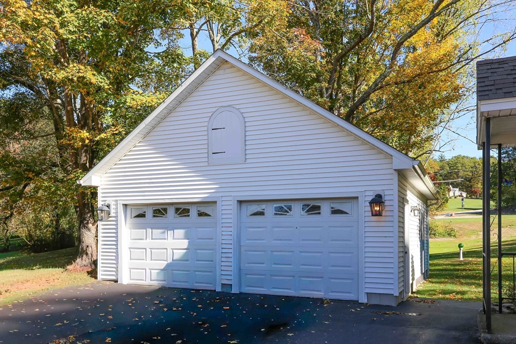 227 Gore Road Webster, MA 01570 - Photo 5 of 35 Gallery Image 5
