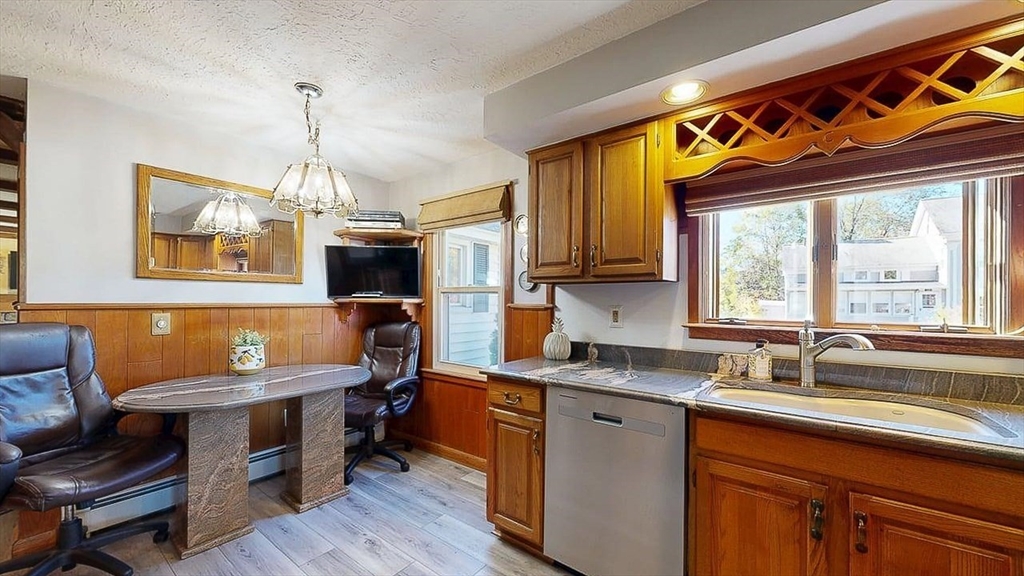 227 Gore Road Webster, MA 01570 - Photo 7 of 35 Gallery Image 7