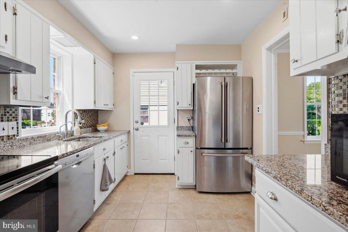 5902 Walton Road Bethesda, MD 20817 - Photo 12 of 63 Upgraded kitchen