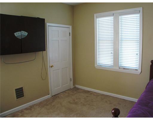 5553 Glass Road Pittsburgh, PA 15205 - Photo 8 of 18 Bedroom. Spacious and plenty of closet space.
