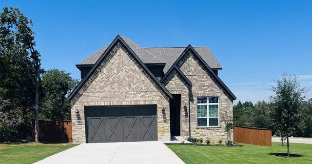 a view of house with backyard and garden
