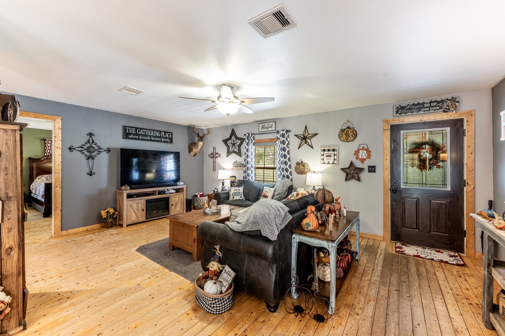 230 Thomas Creek Road Cleveland, TX 77328 - Photo 5 of 28 a living room with furniture and a flat screen tv