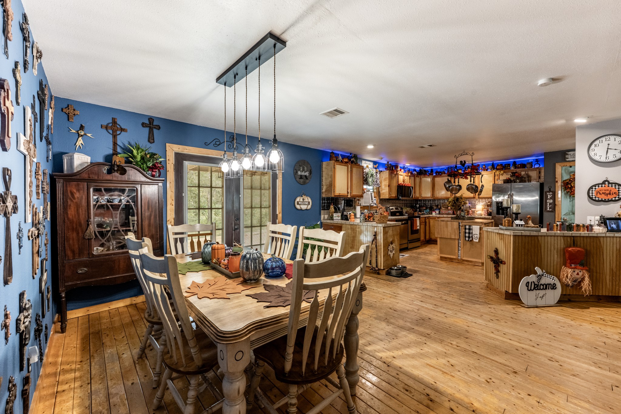 230 Thomas Creek Road Cleveland, TX 77328 - Photo 9 of 28 a outdoor dining space with lots of furniture and clutter