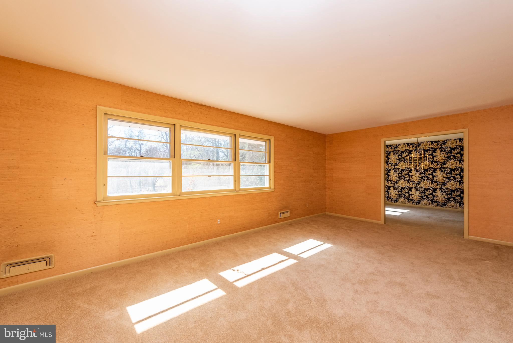 5013 Durham Road West Columbia, MD 21044 - Photo 5 of 37 Living Room
