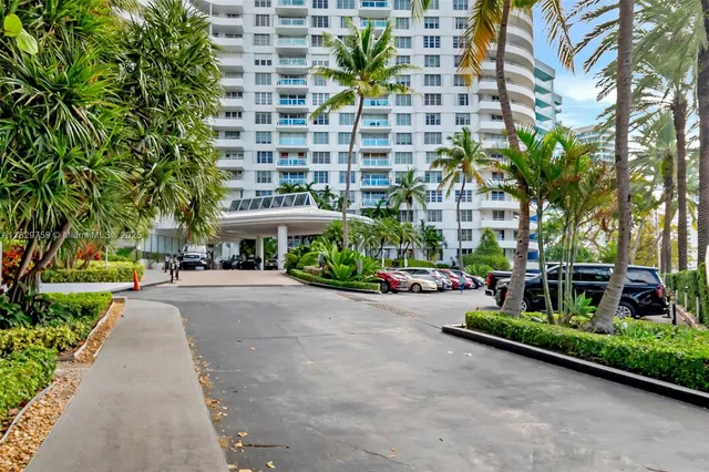 $599,000 | 5151 Collins Avenue, Unit 729, Miami Beach, FL 33140
