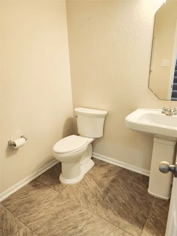 $2,600 | 5427 Seabird Street, Baytown, TX 77521