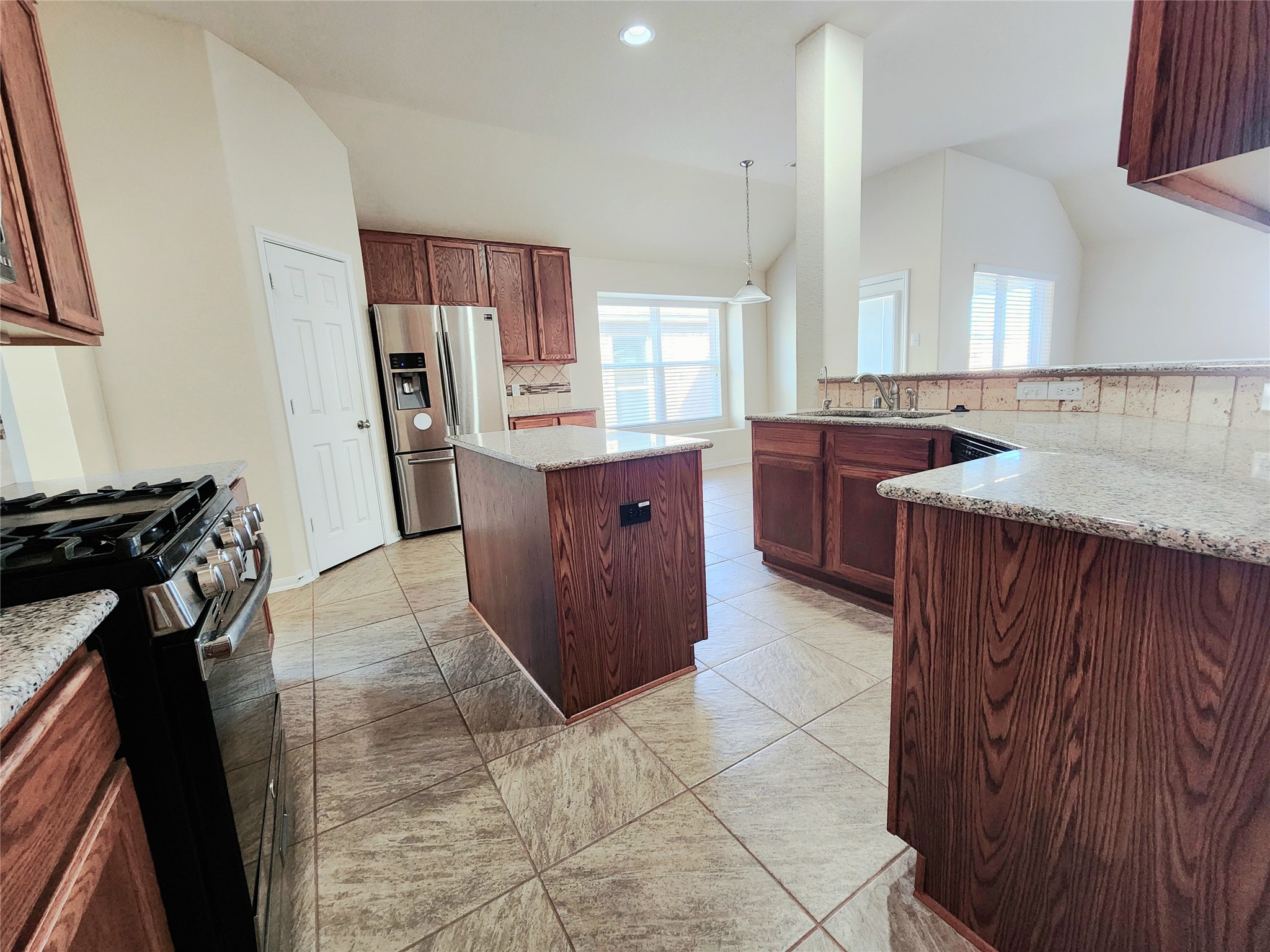 5427 Seabird Street Baytown, TX 77521 - Photo 6 of 34