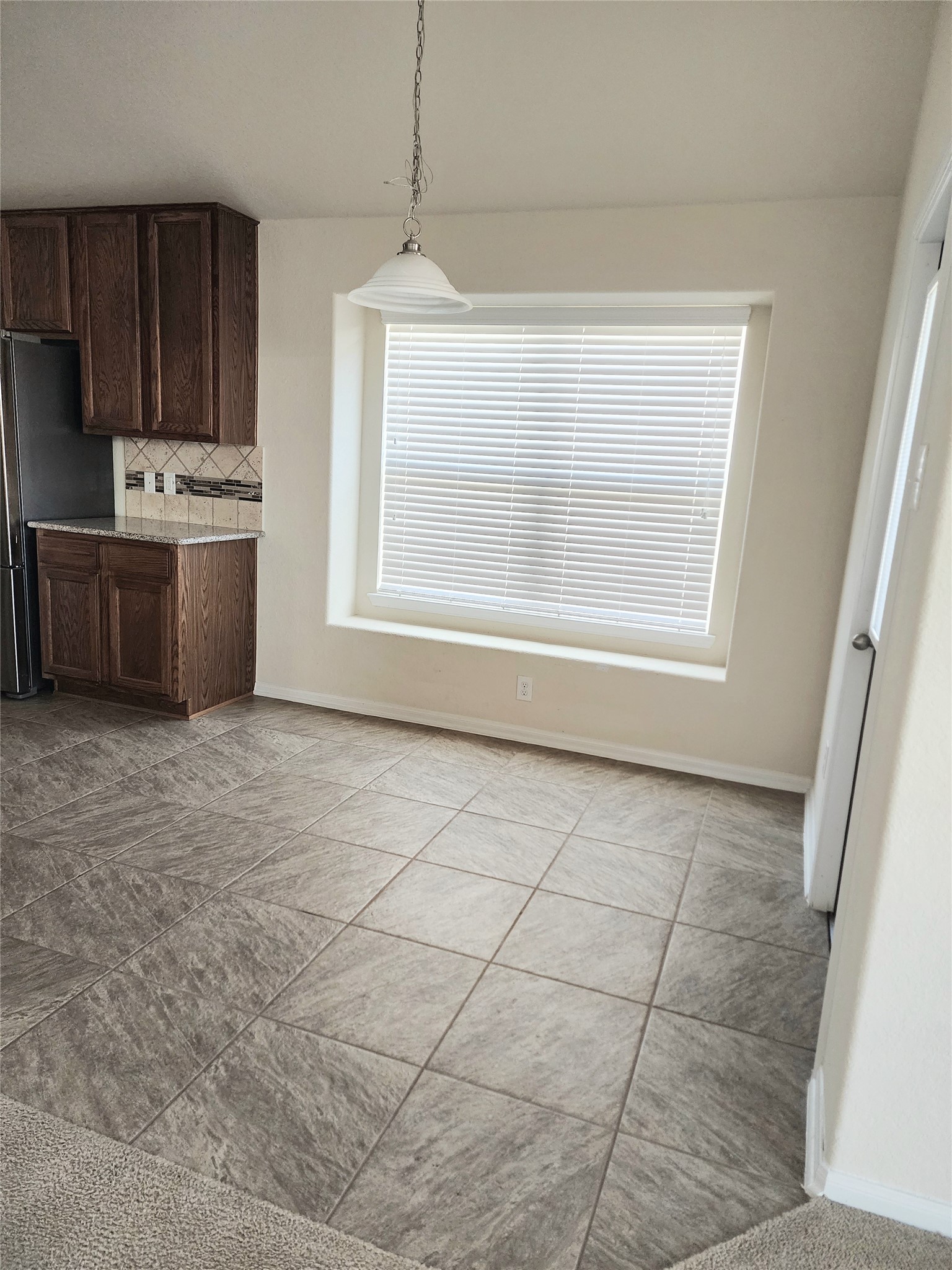 5427 Seabird Street Baytown, TX 77521 - Photo 8 of 34 9'x9' breakfast area adjacent to living/kitchen areas